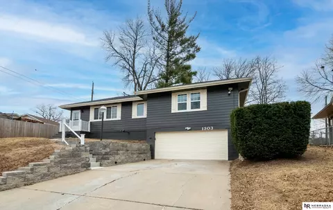 1303 Hansen Ave, Bellevue, NE 68005