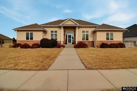 3328 Peterson Ave, Fremont, NE 68025