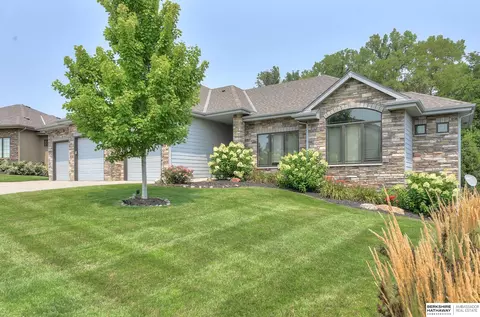 20610 Pine St, Elkhorn, NE 68022