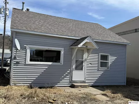 108 Main St, Louisville, NE 68037
