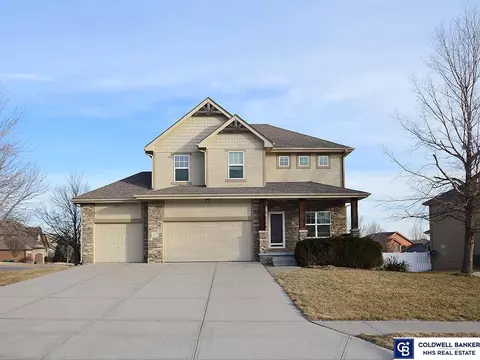 8146 Swallowtail St, Papillion, NE 68046
