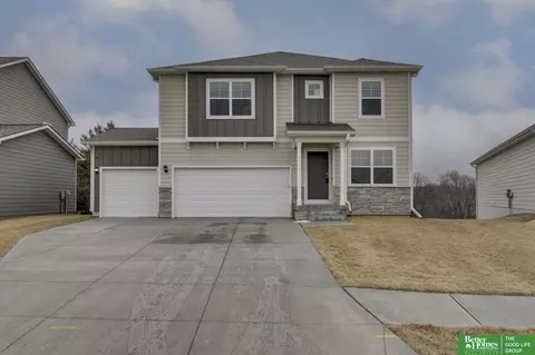4405 Leawood Dr, Bellevue, NE 68123