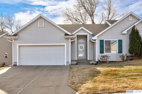 9203 Laurel Plz, Omaha, NE 68134