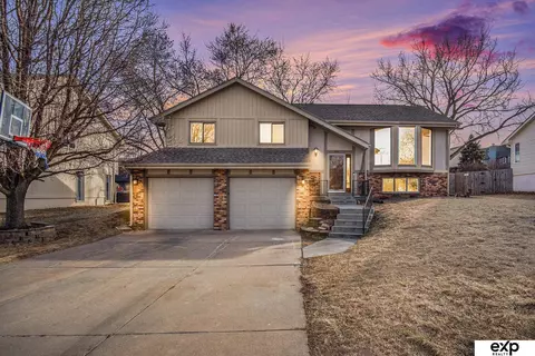 903 E Cary St, Papillion, NE 68046