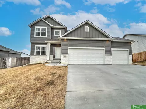10317 S 206th St, Gretna, NE 68028