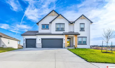 10109 S 108th Ave, Papillion, NE 68046