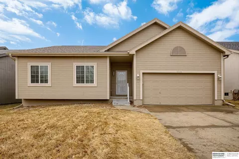 18634 L Cir, Omaha, NE 68135