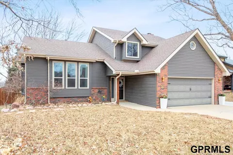 15620 Westchester Cir, Omaha, NE 68118