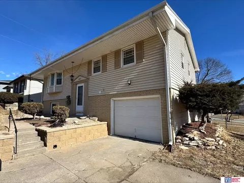 5235 Magnolia St, Omaha, NE 68137