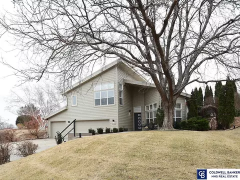 1235 N 121st St, Omaha, NE 68154