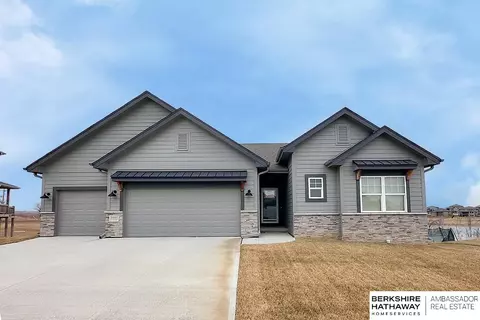 10003 S 108th Ave, Papillion, NE 68046