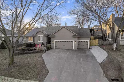 1710 N 92nd St, Omaha, NE 68114
