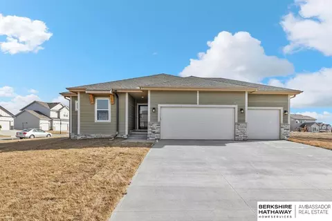 10205 S 110th St, Papillion, NE 68046