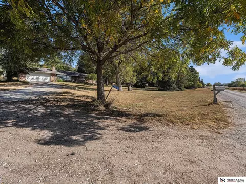 Exterior - 7300 W Bluff Rd, Malcolm, NE 68402 photo 3 of 12