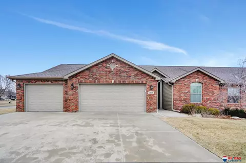 7619 Phares Dr, Lincoln, NE 68516