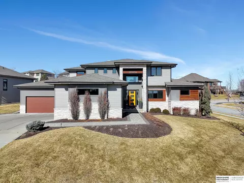 20904 W St, Elkhorn, NE 68022