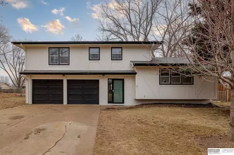 15285 Blackwell Dr, Omaha, NE 68137