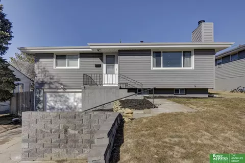 8334 Parker Ct, Omaha, NE 68114