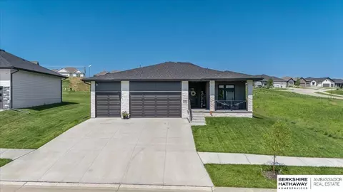 8102 N 167th St, Bennington, NE 68007