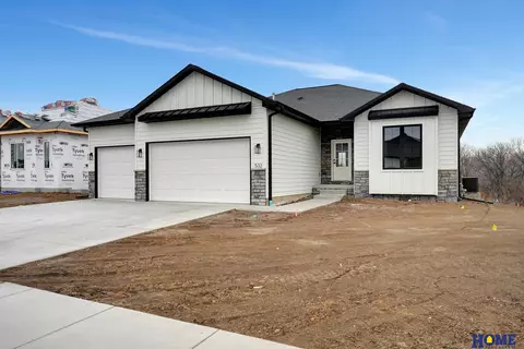 532 Eloise Ave, Lincoln, NE 68520