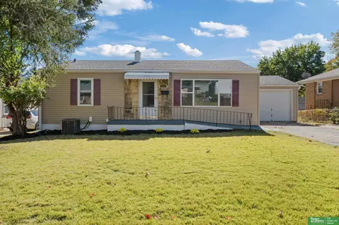 4055 Vernon Ave, Omaha, NE 68111