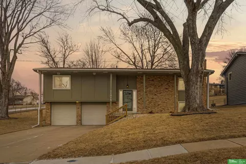11424 Raleigh Dr, Omaha, NE 68164