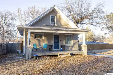 5442 Greenwood St, Lincoln, NE 68504