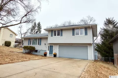 11034 U St, Omaha, NE 68137