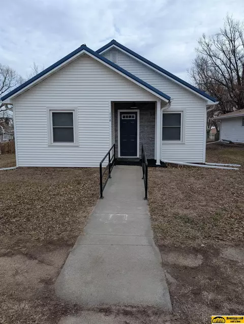 116 S 9th St, Wymore, NE 68466