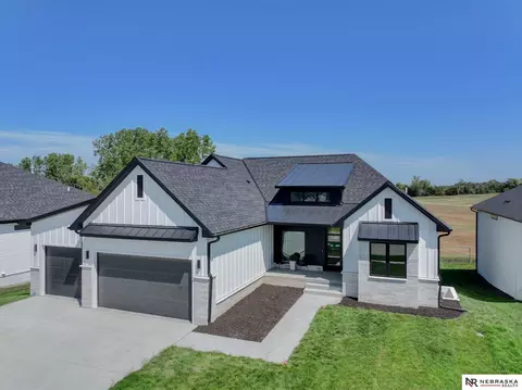1632 E 12th St, Hickman, NE 68372