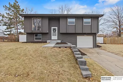 14008 Barretts Dr, La Vista, NE 68138