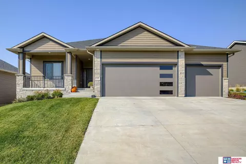 7109 NW 18th St, Lincoln, NE 68521