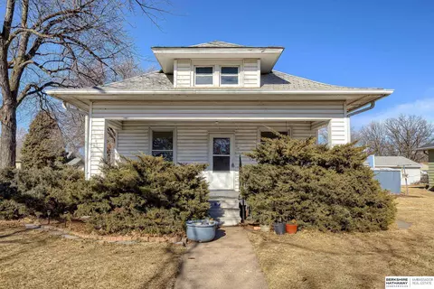 612 E 18th St, Fremont, NE 68025