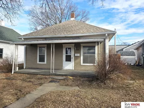 420 S 5th St, Beatrice, NE 68310