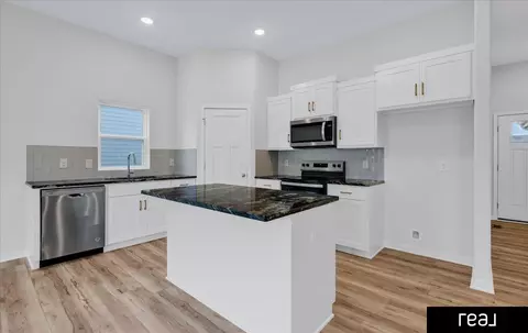 Kitchen - 17606 Hanover St, Bennington, NE 68007 photo 1 of 4