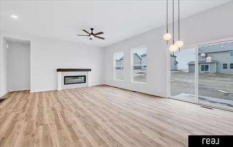 Living - 17606 Hanover St, Bennington, NE 68007 photo 4 of 4