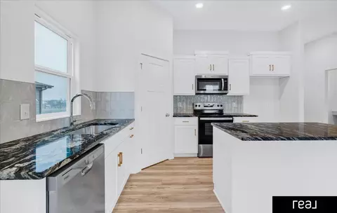 Kitchen - 17606 Hanover St, Bennington, NE 68007 photo 3 of 4