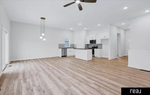 Living - 17606 Hanover St, Bennington, NE 68007 photo 2 of 4