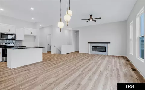 Living - 17606 Hanover St, Bennington, NE 68007 photo 3 of 4