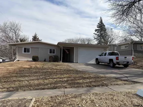 814 Mulder Dr, Lincoln, NE 68510