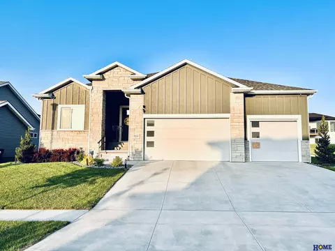 9424 Friedman St, Lincoln, NE 68516