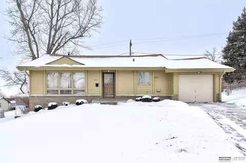 4005 N 92nd Cir, Omaha, NE 68134