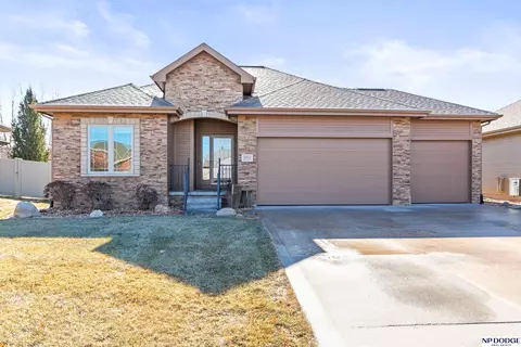 18413 Izard Cir, Elkhorn, NE 68022