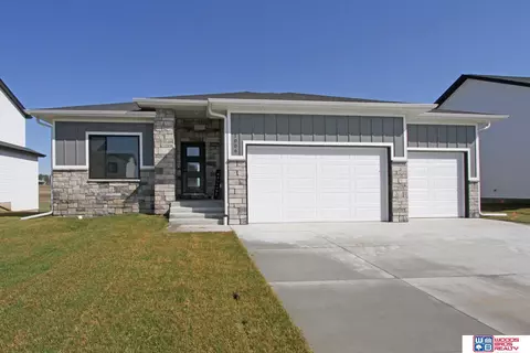 1006 W Panorama Rd, Lincoln, NE 68523