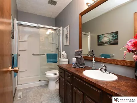 Bath - 1616 Northridge Rd, Beatrice, NE 68310 photo 1 of 4