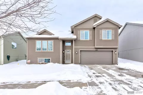 16414 Saratoga St, Omaha, NE 68116