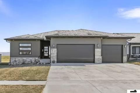 6056 Las Verdes Ln, Lincoln, NE 68523