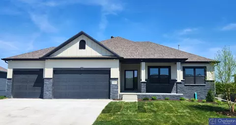 10313 S 97 St, Papillion, NE 68046