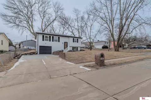 5027 Arcadia Ave, Omaha, NE 68104