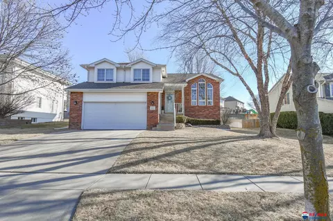 5632 S 77th St, Lincoln, NE 68516